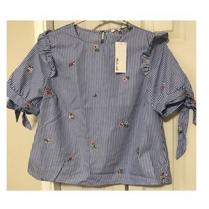 💜Bleu ciel striped crop top w/embroidered flowers